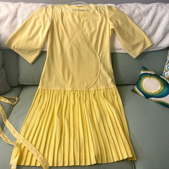 Vintage-Laura Mae-Sunny Yellow drop waist pleated skirt dress w/matching belt 💛 - Picture 6 of 6
